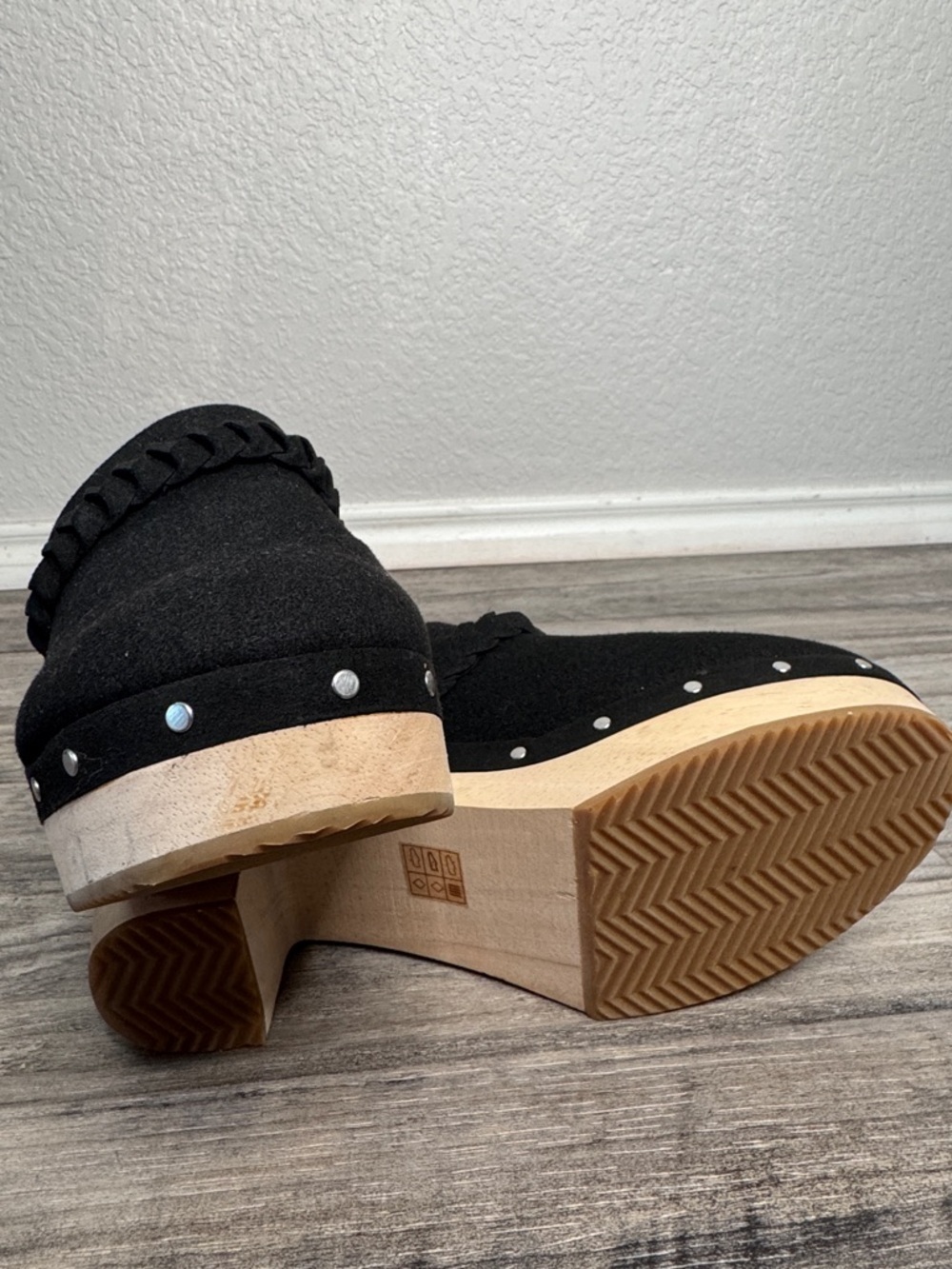 J. Crew Braided Studded Black Clog Mules Size 9 - Picture 6 of 6